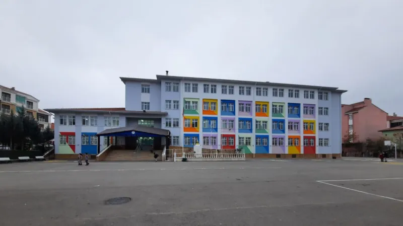 Merkez Cumhuriyet İlkokulu - Merkez ilkokulları