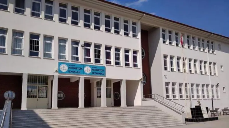 Merkez Mehmetçik İlkokulu - Merkez ilkokulları