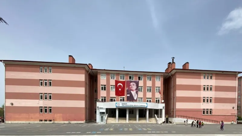 Merkez Toki Yahya Kemal Beyatlı İlkokulu - Merkez ilkokulları