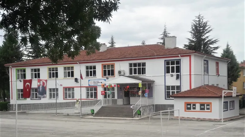 Merkez Yahya Kemal Beyatlı İlkokulu - Merkez ilkokulları