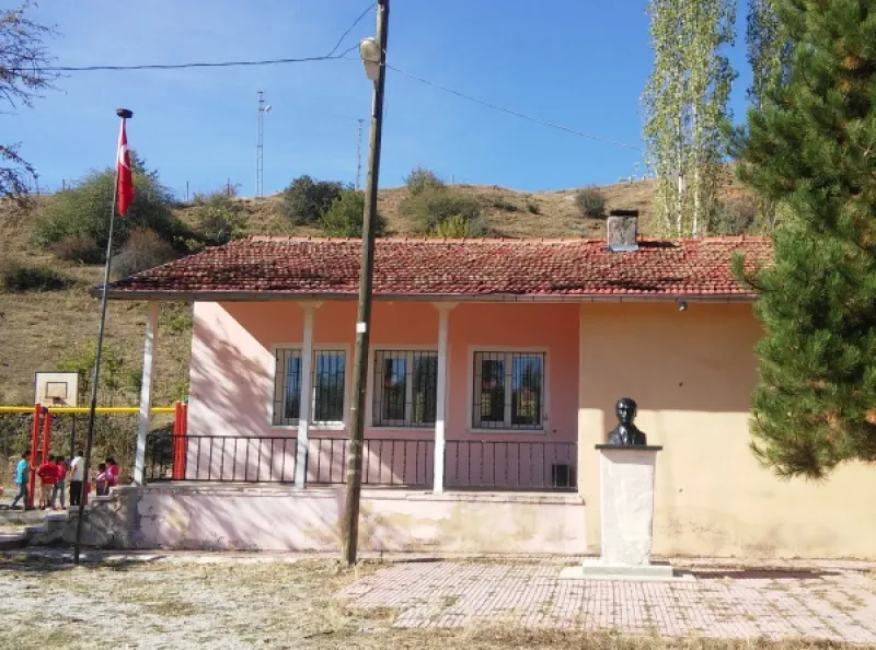 Merkez Değirmendere Kardelen Akkuş İlkokulu - Merkez ilkokulları