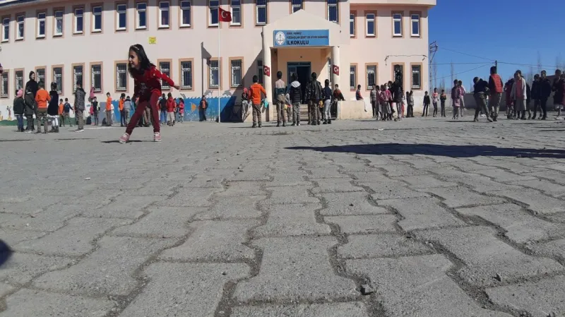 Merkez Yüzbaşılar Şehit Er Aydın Karakuş İlkokulu - Merkez ilkokulları