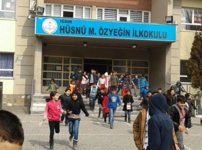 Merkez Hüsnü M. Özyeğin İlkokulu - Merkez ilkokulları