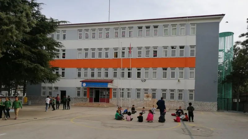 Merkez Şehit Güngör Dolunay İlkokulu - Merkez ilkokulları