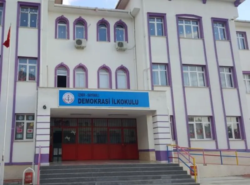 Bayraklı Demokrasi İlkokulu - Bayraklı ilkokulları