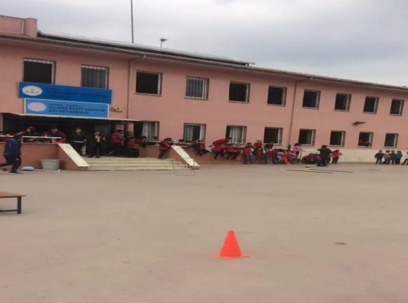 Salihli Yılmaz Kasabası Şehit Hüseyin Arı İlkokulu - Salihli ilkokulları