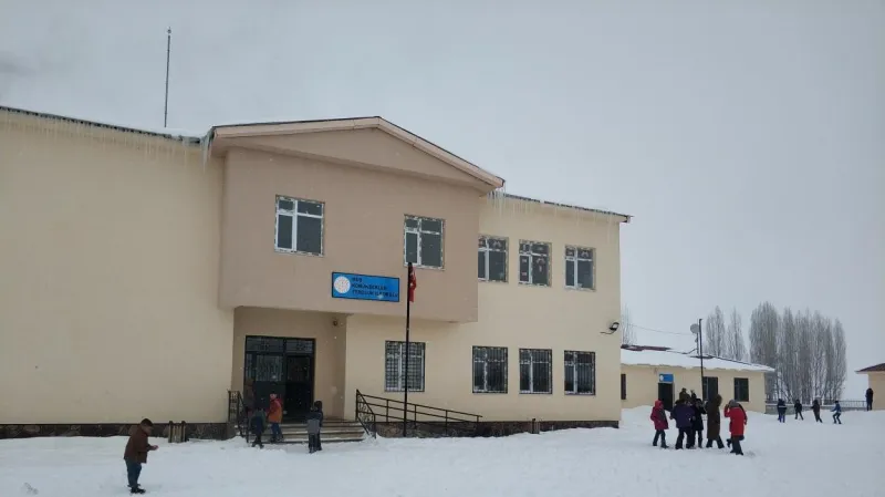 Merkez Yeroluk İlkokulu - Merkez ilkokulları