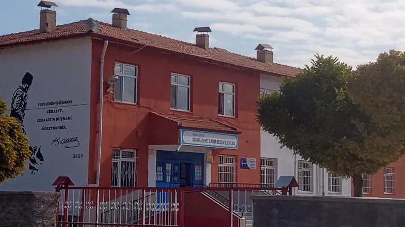 Çiftlik Divarlı Şehit Caner Erden İlkokulu - Çiftlik ilkokulları