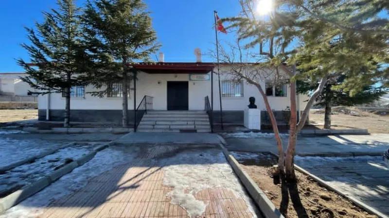 Merkez Yarhisar İlkokulu - Merkez ilkokulları