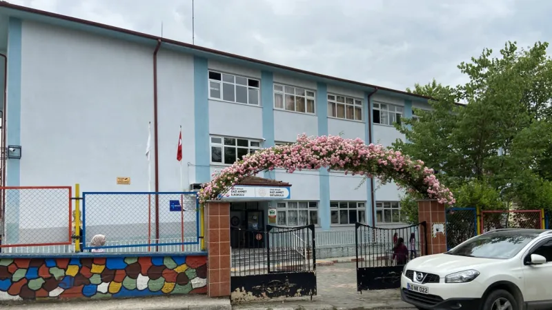 Niksar Gazi Ahmet İlkokulu - Niksar ilkokulları