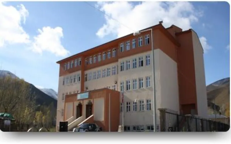 Hakkari Adaklı Köyü Borsa İstanbul Şehit Piyade Er Lezgin Han İlkokulu - Hakkari ilkokulları
