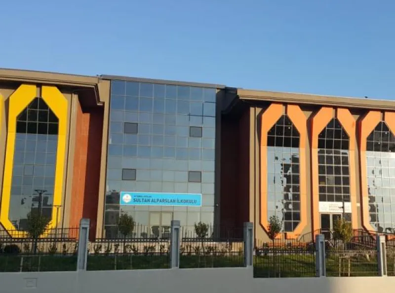 İstanbul Emlak Konut Sultan Alparslan İlkokulu - İstanbul ilkokulları