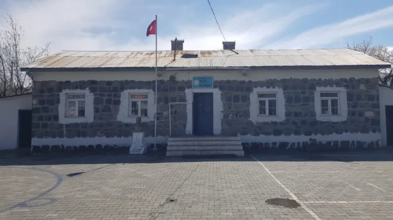 Kars 70. Yıl İlkokulu - Kars ilkokulları