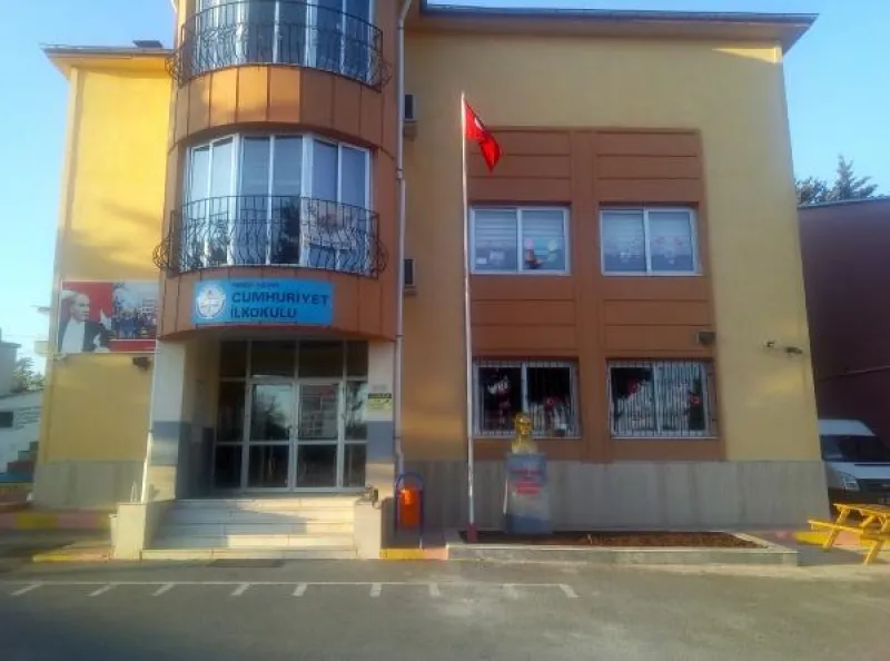 Mersin Cumhuriyet İlkokulu - Mersin ilkokulları