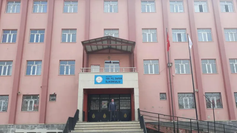 100. Yıl Zafer İlkokulu Fotoğrafı